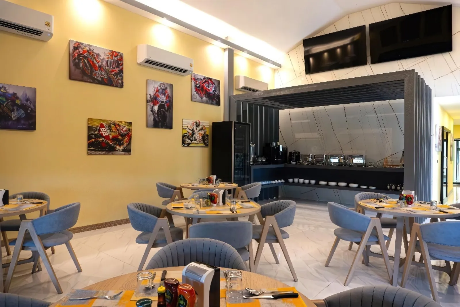 The dining room at Box Box Hotel in Sattahip