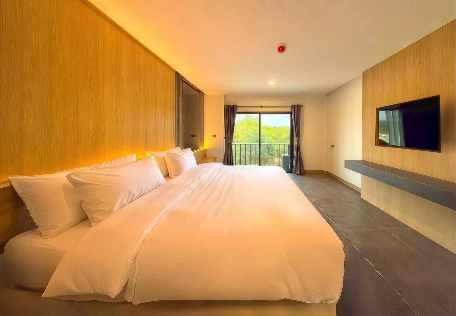 Superior King · Deluxe room at Box Box Hotel