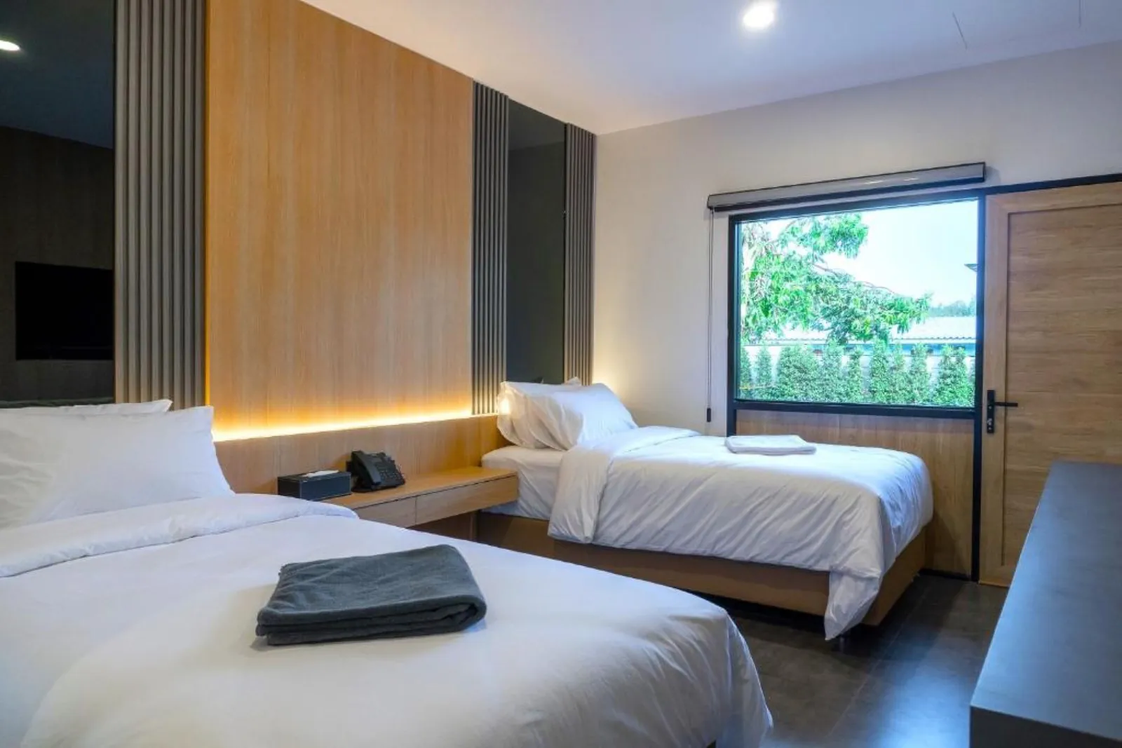 Superior Twin room at Box Box Hotel