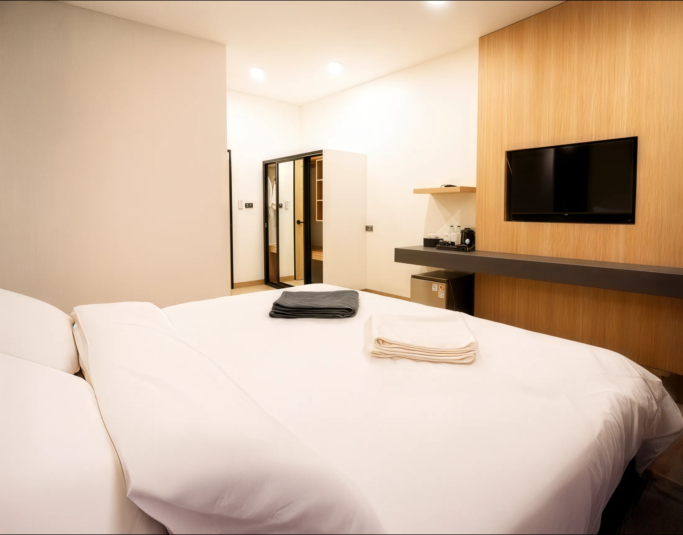 A bright king room at Box Box Hotel
